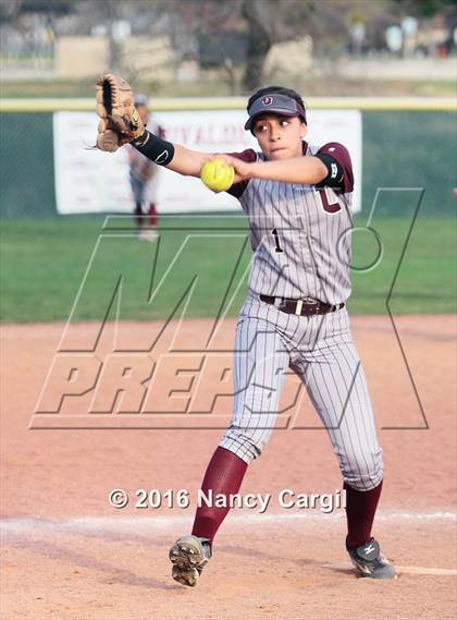 Thumbnail 3 in Laredo LBJ vs. Uvalde (Uvalde Lobo Tournament) photogallery.
