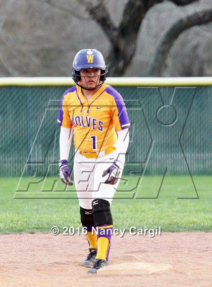 Thumbnail 3 in Laredo LBJ vs. Uvalde (Uvalde Lobo Tournament) photogallery.