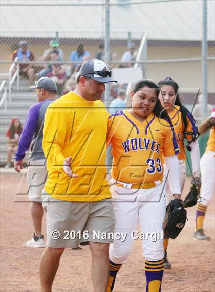 Thumbnail 3 in Laredo LBJ vs. Uvalde (Uvalde Lobo Tournament) photogallery.