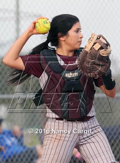 Thumbnail 2 in Laredo LBJ vs. Uvalde (Uvalde Lobo Tournament) photogallery.