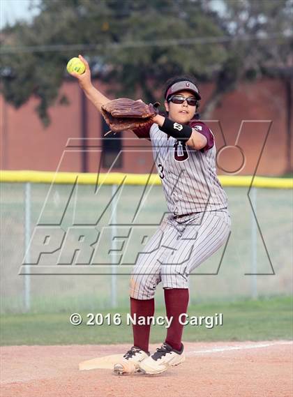 Thumbnail 1 in Laredo LBJ vs. Uvalde (Uvalde Lobo Tournament) photogallery.