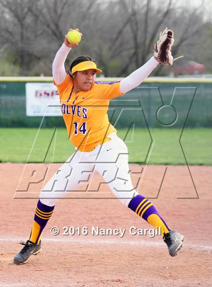 Thumbnail 2 in Laredo LBJ vs. Uvalde (Uvalde Lobo Tournament) photogallery.