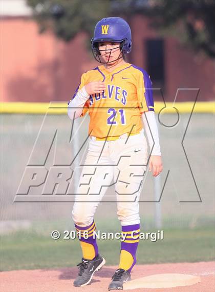 Thumbnail 3 in Laredo LBJ vs. Uvalde (Uvalde Lobo Tournament) photogallery.