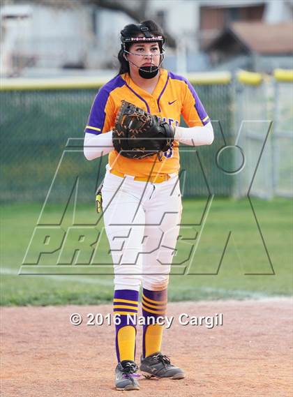 Thumbnail 2 in Laredo LBJ vs. Uvalde (Uvalde Lobo Tournament) photogallery.