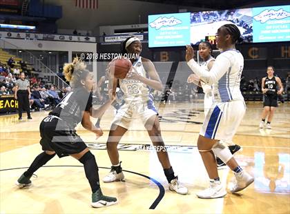 Thumbnail 2 in Ribet Academy vs Serra (CIF Southern Regional D1 Final) photogallery.