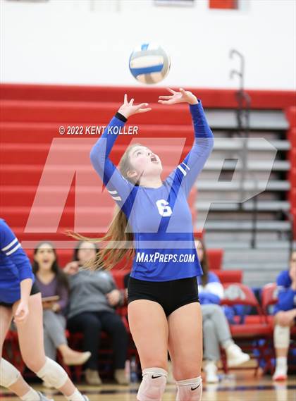Thumbnail 3 in Utica Eisenhower @ Romeo photogallery.