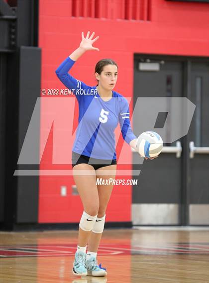 Thumbnail 3 in Utica Eisenhower @ Romeo photogallery.