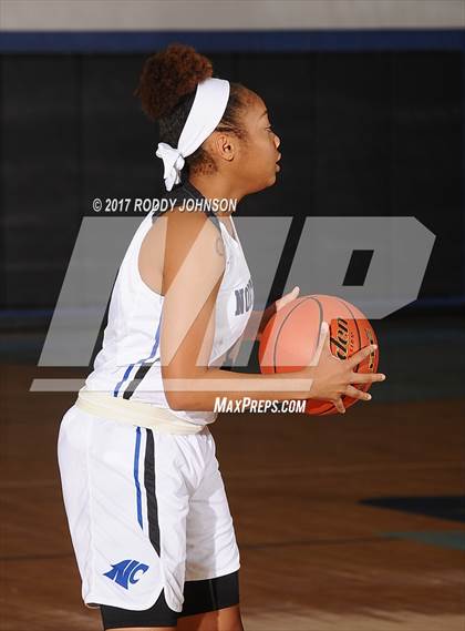 Thumbnail 1 in North Crowley vs. North Shore (McDonald's Texas Invitational) photogallery.