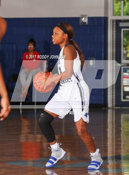 Thumbnail 1 in North Crowley vs. North Shore (McDonald's Texas Invitational) photogallery.