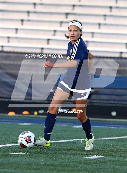 Thumbnail 3 in Loyola Academy vs. Glenbrook South (IHSA 3A Sectional Semifinal) photogallery.