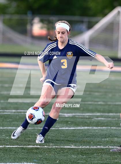 Thumbnail 3 in Loyola Academy vs. Glenbrook South (IHSA 3A Sectional Semifinal) photogallery.