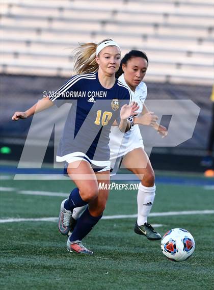 Thumbnail 2 in Loyola Academy vs. Glenbrook South (IHSA 3A Sectional Semifinal) photogallery.