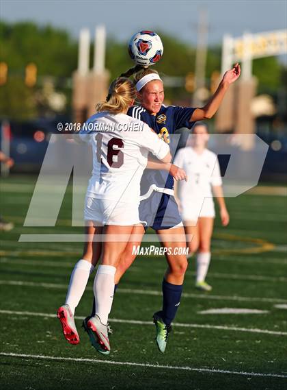 Thumbnail 3 in Loyola Academy vs. Glenbrook South (IHSA 3A Sectional Semifinal) photogallery.