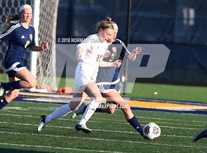 Thumbnail 3 in Loyola Academy vs. Glenbrook South (IHSA 3A Sectional Semifinal) photogallery.