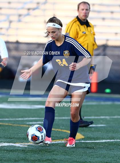 Thumbnail 3 in Loyola Academy vs. Glenbrook South (IHSA 3A Sectional Semifinal) photogallery.