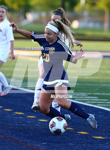 Thumbnail 2 in Loyola Academy vs. Glenbrook South (IHSA 3A Sectional Semifinal) photogallery.