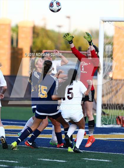 Thumbnail 3 in Loyola Academy vs. Glenbrook South (IHSA 3A Sectional Semifinal) photogallery.