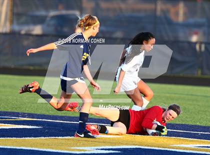 Thumbnail 3 in Loyola Academy vs. Glenbrook South (IHSA 3A Sectional Semifinal) photogallery.