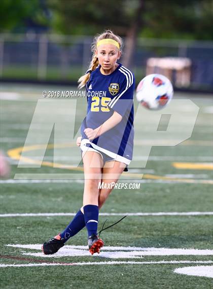 Thumbnail 2 in Loyola Academy vs. Glenbrook South (IHSA 3A Sectional Semifinal) photogallery.