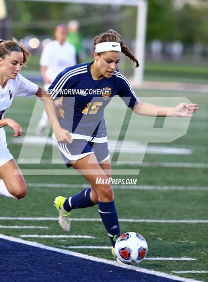 Thumbnail 3 in Loyola Academy vs. Glenbrook South (IHSA 3A Sectional Semifinal) photogallery.