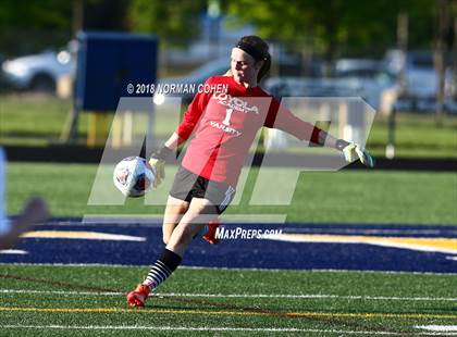 Thumbnail 2 in Loyola Academy vs. Glenbrook South (IHSA 3A Sectional Semifinal) photogallery.