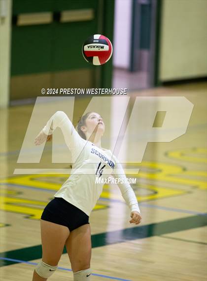 Thumbnail 3 in FR: Camarillo @ Moorpark photogallery.