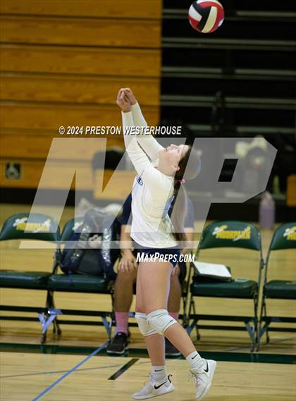 Thumbnail 3 in FR: Camarillo @ Moorpark photogallery.