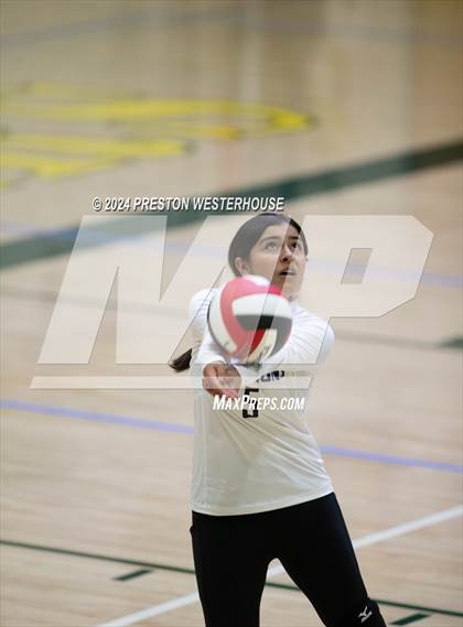 Thumbnail 2 in FR: Camarillo @ Moorpark photogallery.
