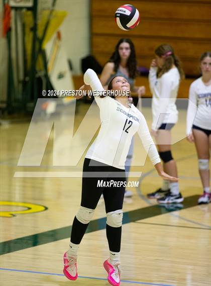 Thumbnail 2 in FR: Camarillo @ Moorpark photogallery.
