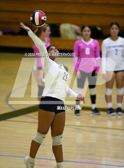 Thumbnail 1 in FR: Camarillo @ Moorpark photogallery.