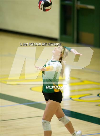 Thumbnail 3 in FR: Camarillo @ Moorpark photogallery.