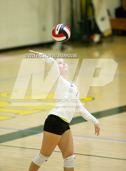 Thumbnail 2 in FR: Camarillo @ Moorpark photogallery.