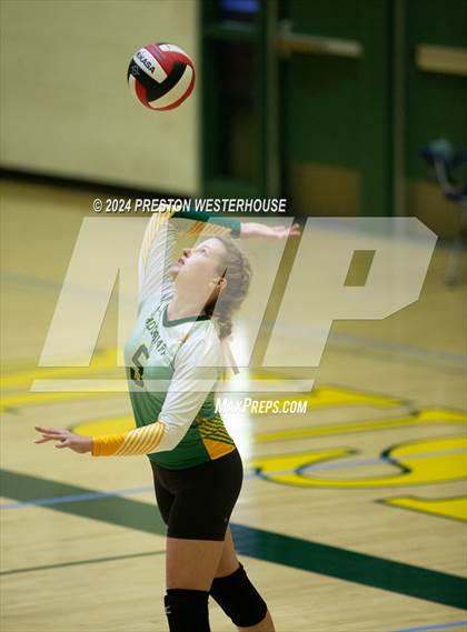 Thumbnail 1 in FR: Camarillo @ Moorpark photogallery.