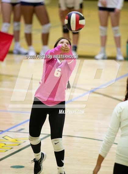 Thumbnail 1 in FR: Camarillo @ Moorpark photogallery.