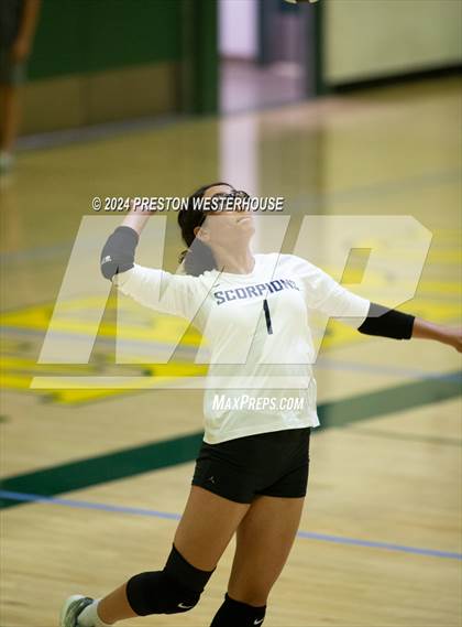 Thumbnail 1 in FR: Camarillo @ Moorpark photogallery.