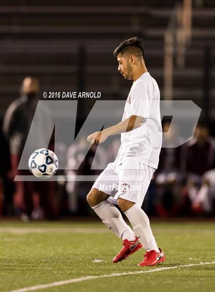 Thumbnail 3 in Lincoln-Sudbury vs. Lexington (MIAA Division 1 North Semifinal) photogallery.