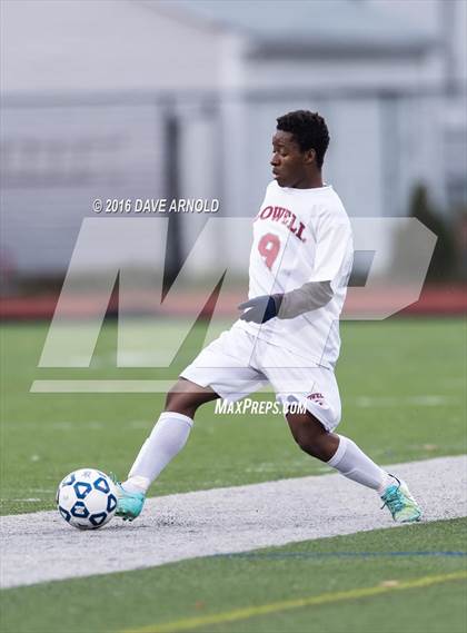 Thumbnail 2 in Lincoln-Sudbury vs. Lexington (MIAA Division 1 North Semifinal) photogallery.