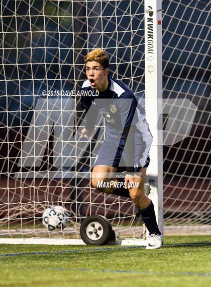 Thumbnail 2 in Lincoln-Sudbury vs. Lexington (MIAA Division 1 North Semifinal) photogallery.
