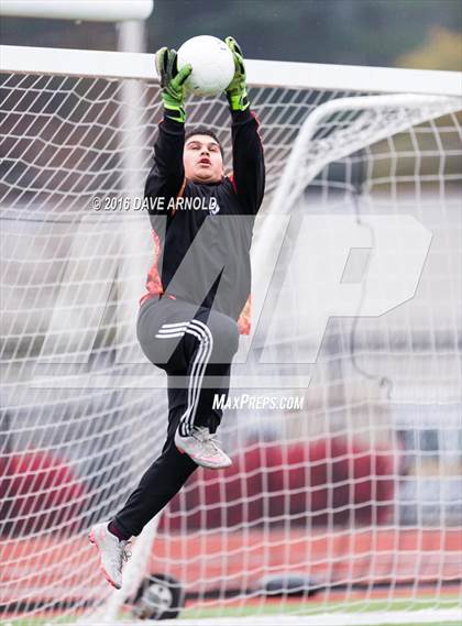 Thumbnail 2 in Lincoln-Sudbury vs. Lexington (MIAA Division 1 North Semifinal) photogallery.