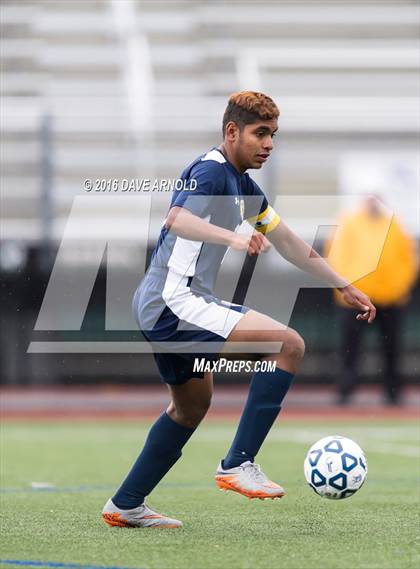 Thumbnail 3 in Lincoln-Sudbury vs. Lexington (MIAA Division 1 North Semifinal) photogallery.