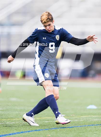 Thumbnail 2 in Lincoln-Sudbury vs. Lexington (MIAA Division 1 North Semifinal) photogallery.