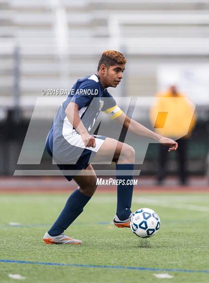 Thumbnail 2 in Lincoln-Sudbury vs. Lexington (MIAA Division 1 North Semifinal) photogallery.