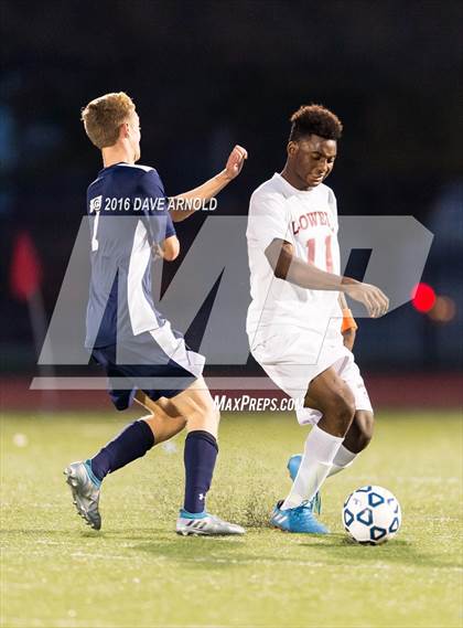 Thumbnail 2 in Lincoln-Sudbury vs. Lexington (MIAA Division 1 North Semifinal) photogallery.