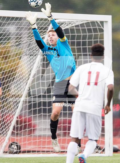 Thumbnail 2 in Lincoln-Sudbury vs. Lexington (MIAA Division 1 North Semifinal) photogallery.