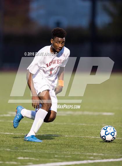 Thumbnail 1 in Lincoln-Sudbury vs. Lexington (MIAA Division 1 North Semifinal) photogallery.