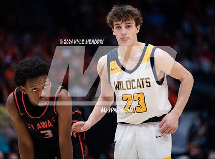 Thumbnail 2 in St. Ignatius vs. Hayes (OHSAA Division II Semifinal) photogallery.