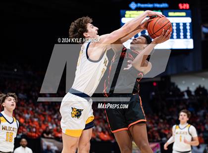 Thumbnail 3 in St. Ignatius vs. Hayes (OHSAA Division II Semifinal) photogallery.