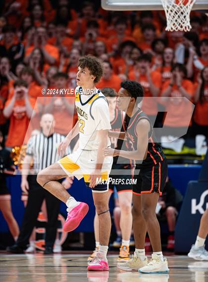 Thumbnail 2 in St. Ignatius vs. Hayes (OHSAA Division II Semifinal) photogallery.
