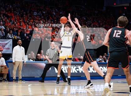 Thumbnail 2 in St. Ignatius vs. Hayes (OHSAA Division II Semifinal) photogallery.