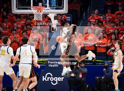 Thumbnail 3 in St. Ignatius vs. Hayes (OHSAA Division II Semifinal) photogallery.